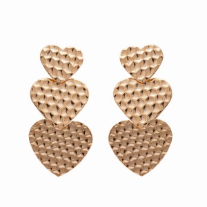 Brinco Três Corações Texturizados