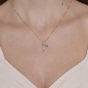 Colar Letra T com Zircônias Coloridas